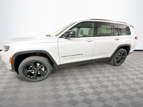 New 2025 Jeep Grand Cherokee L Limited w/ Luxury Tech Group II image 24