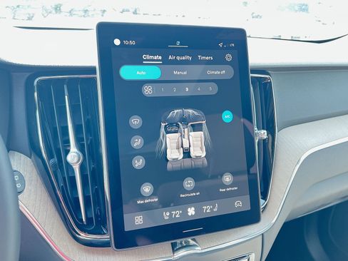 New 2026 Volvo XC60 B5 Plus w/ Climate Package image 21