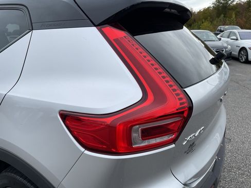 Used 2019 Volvo XC40 T5 R-Design image 13