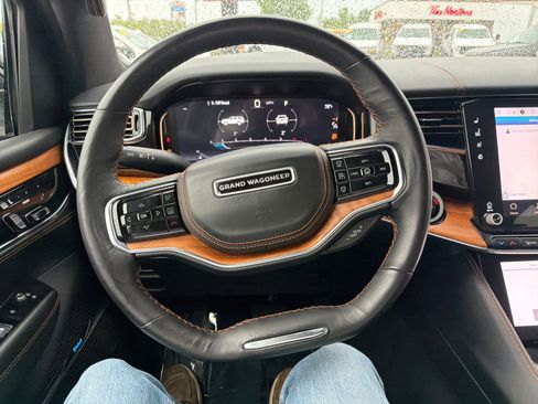 Used 2024 Jeep Grand Wagoneer L Series III AWD/4WD image 15