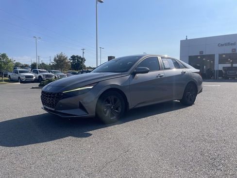 Used 2022 Hyundai Elantra SEL image 3
