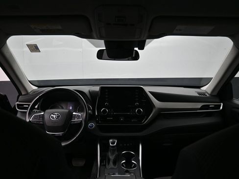 Certified 2021 Toyota Highlander LE image 27