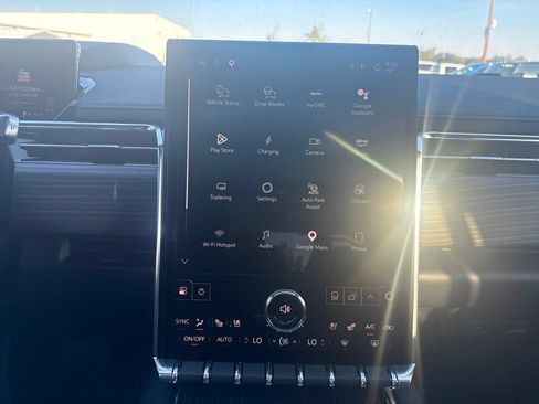 Used 2025 GMC Sierra EV Denali AWD/4WD image 11
