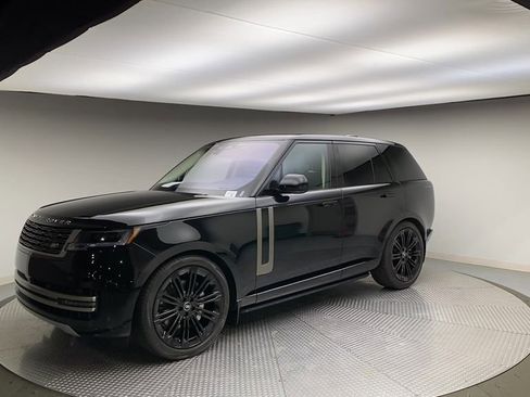 Used 2023 Land Rover Range Rover SE AWD/4WD image 4