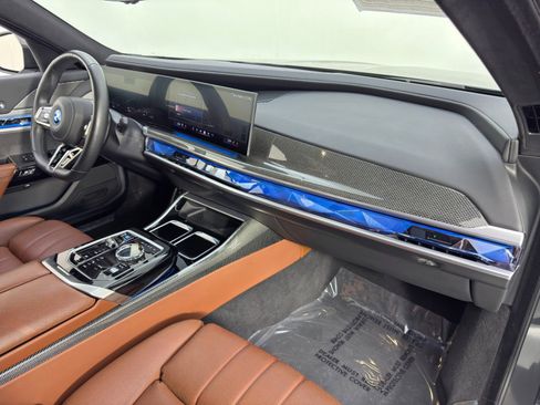 Used 2023 BMW i7 xDrive60 image 15
