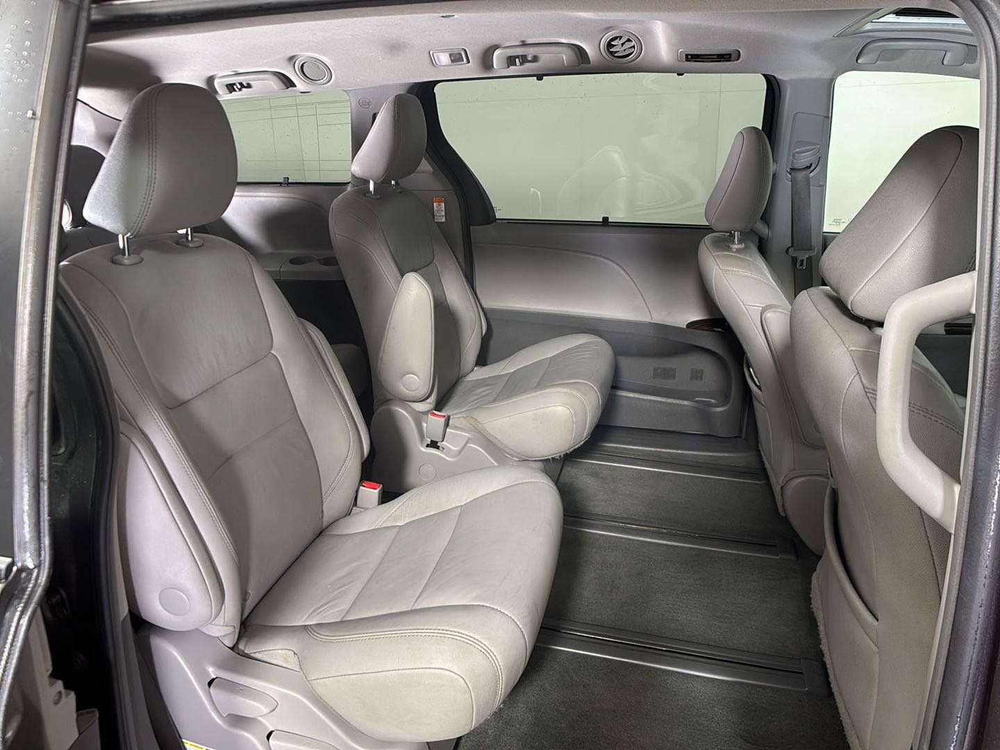Used 2017 Toyota Sienna XLE w/ XLE Navigation Package AWD/4WD image 19