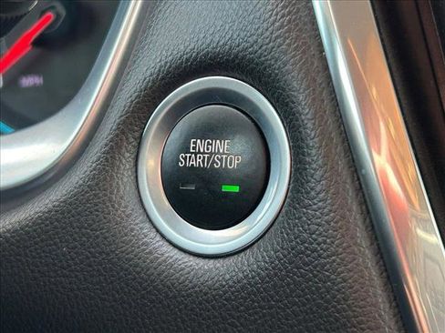 Used 2020 Chevrolet Traverse LT w/ Driver Confidence II Package image 12