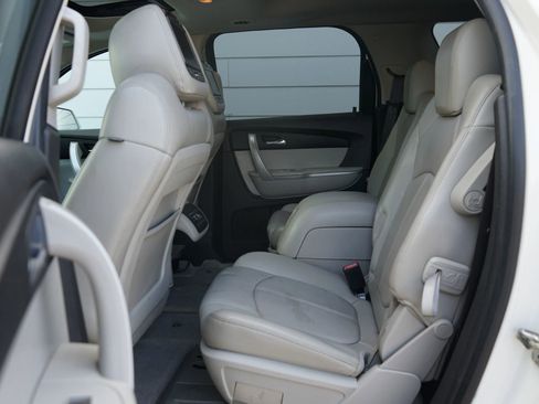 Used 2010 GMC Acadia SLT image 30