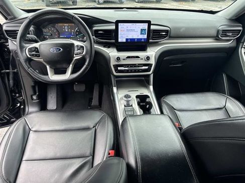 Used 2023 Ford Explorer XLT w/ Equipment Group 202A image 10