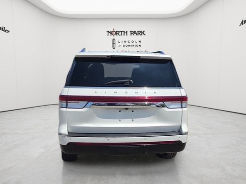 Used 2022 Lincoln Navigator Reserve AWD/4WD image 6