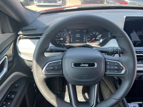 Used 2025 Jeep Compass Limited image 36