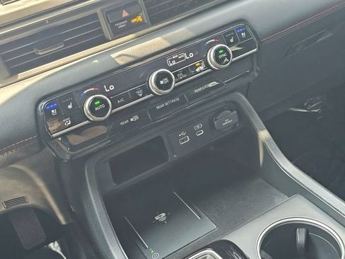 Used 2025 Honda Pilot Black Edition image 36