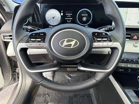 Certified 2025 Hyundai Elantra Limited image 20