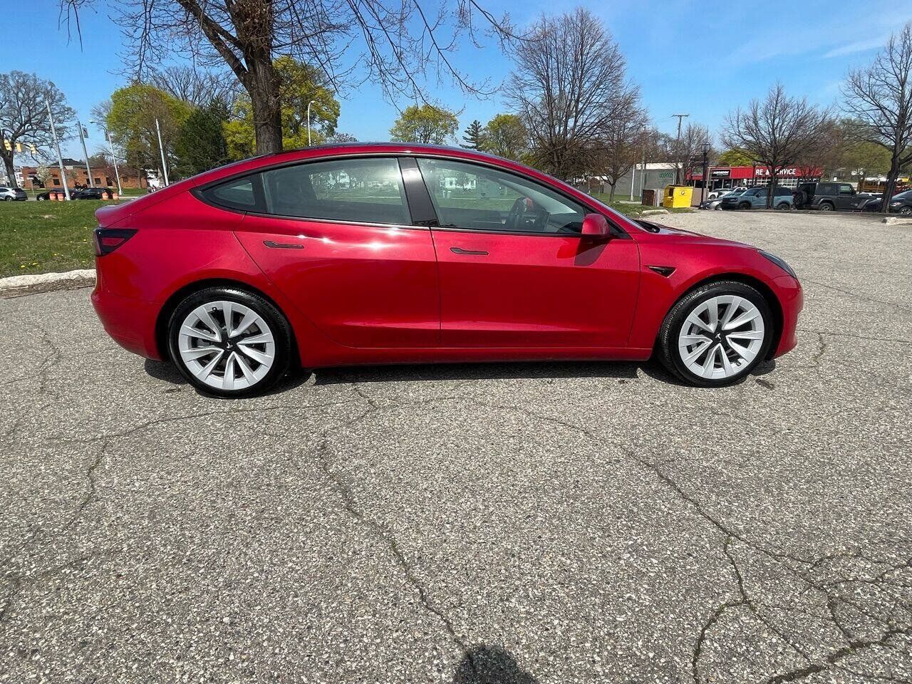 Used 2021 Tesla Model 3 Standard Range Plus RWD image 4