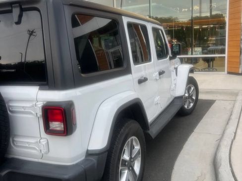 Used 2019 Jeep Wrangler Unlimited Sahara AWD/4WD image 11