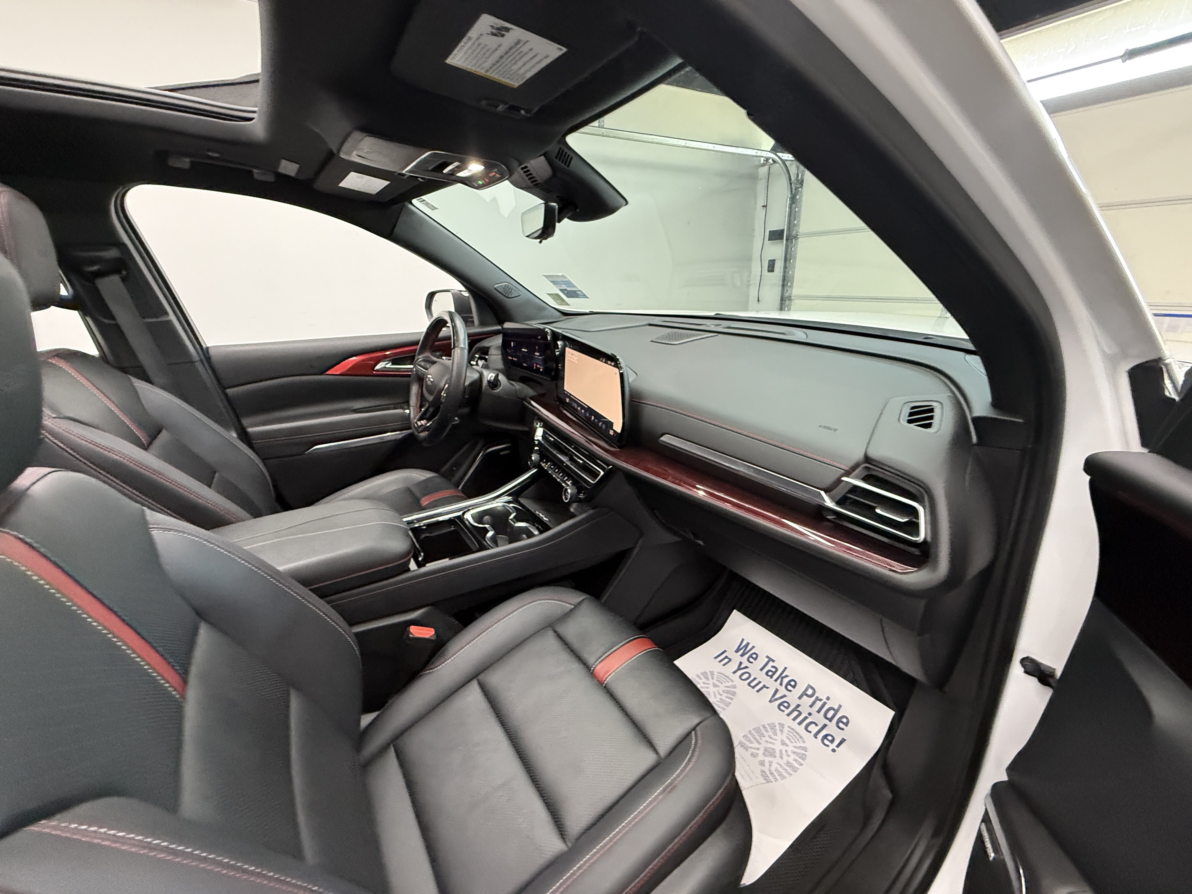 Used 2024 Chevrolet Traverse RS AWD/4WD image 27