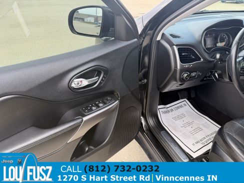 Used 2019 Jeep Cherokee Limited AWD/4WD image 10