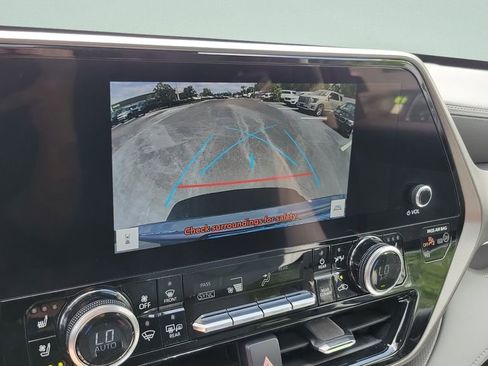 Used 2023 Toyota Highlander Limited image 26