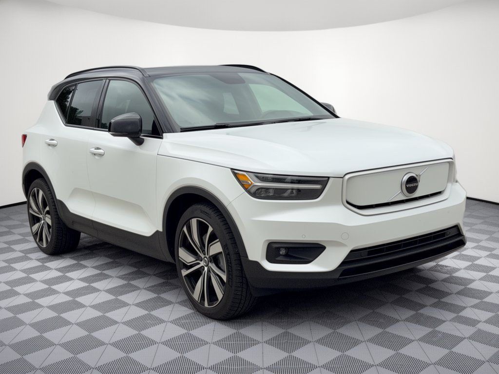 Used 2021 Volvo XC40 P8 Recharge w/ Climate Package AWD/4WD image 7