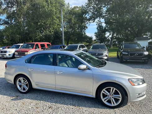 Used 2013 Volkswagen Passat TDI SEL Premium FWD image 4