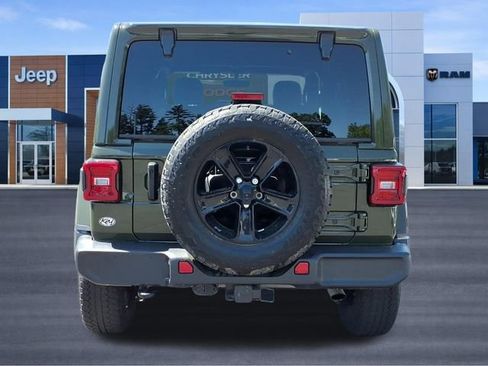 Used 2022 Jeep Wrangler Unlimited Sahara AWD/4WD image 4