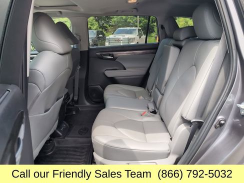 Used 2023 Toyota Highlander Limited AWD/4WD image 24
