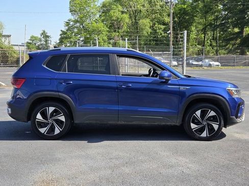 Used 2023 Volkswagen Taos SE AWD/4WD image 6