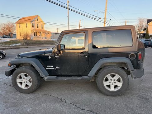 Used 2013 Jeep Wrangler Sport image 9