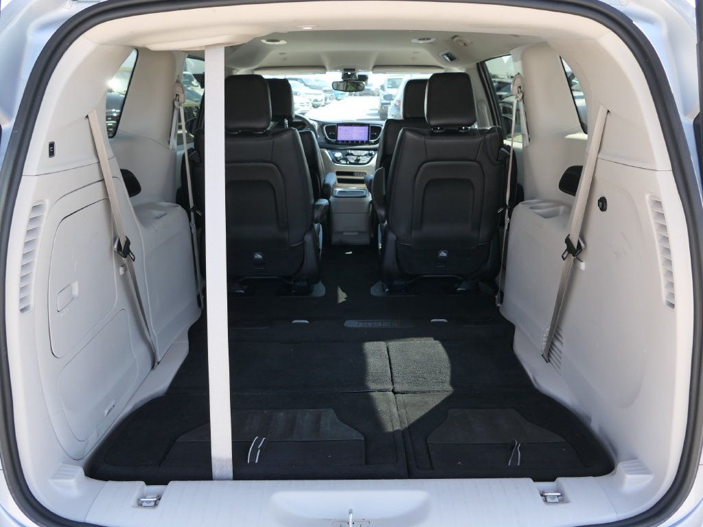 Certified 2023 Chrysler Pacifica Touring-L FWD image 23