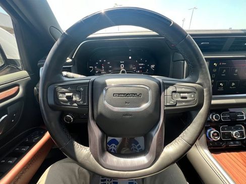 Used 2023 GMC Yukon Denali Ultimate AWD/4WD image 22