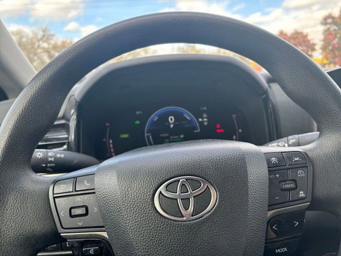 Used 2025 Toyota Camry LE image 27