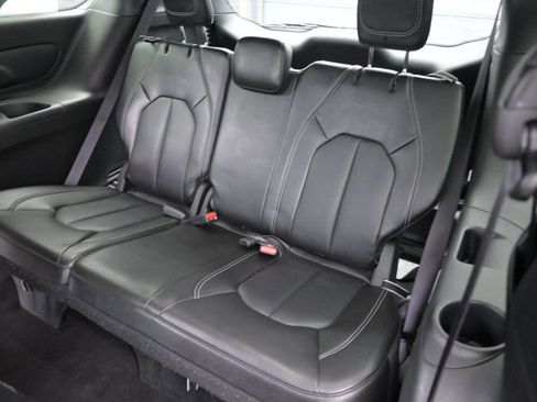 Used 2024 Chrysler Pacifica Limited FWD image 20