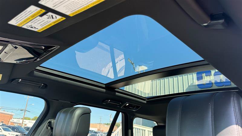 Used 2019 Land Rover Range Rover HSE AWD/4WD image 24