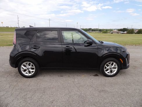 Used 2024 Kia Soul LX w/ Option Group 015 FWD image 5