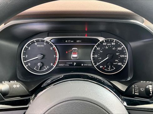 Certified 2023 Nissan Rogue SV FWD image 25