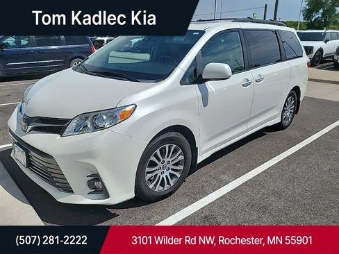 Used 2020 Toyota Sienna XLE FWD image 1