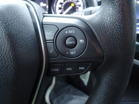 Used 2018 Toyota Camry LE FWD image 15