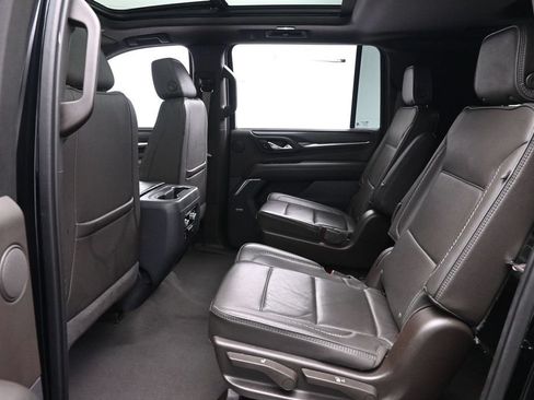 Used 2023 GMC Yukon XL Denali AWD/4WD image 14
