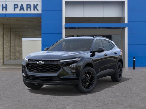New 2026 Chevrolet Trax LT w/ Driver Confidence Package FWD image 6