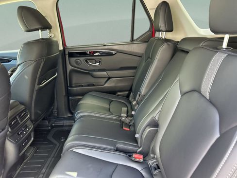 Certified 2025 Honda Pilot Touring image 17