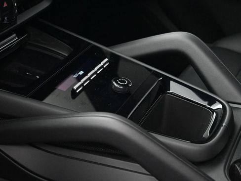 Certified 2025 Porsche Cayenne Turbo GT AWD/4WD image 22