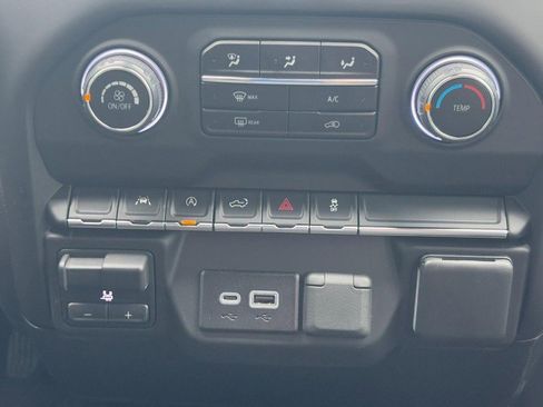 Used 2025 Chevrolet Silverado 1500 Custom image 14