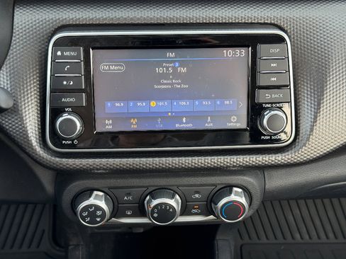 Used 2020 Nissan Kicks S image 10