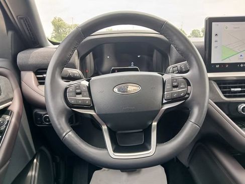 Used 2025 Ford Explorer Platinum w/ LUX Leather Package AWD/4WD image 25