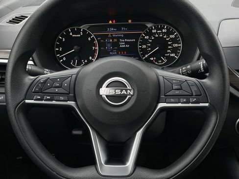 Used 2024 Nissan Altima 2.5 SV image 12