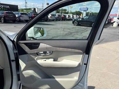 Certified 2024 Volvo XC90 B6 Ultimate w/ Lounge Package AWD/4WD image 33
