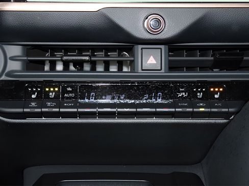 Used 2023 Toyota Crown Limited image 21