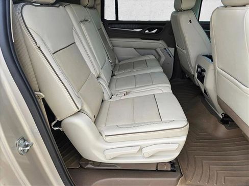 Used 2022 GMC Yukon XL Denali image 16