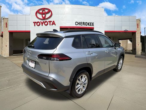 Used 2026 Toyota Corolla Cross LE FWD image 5