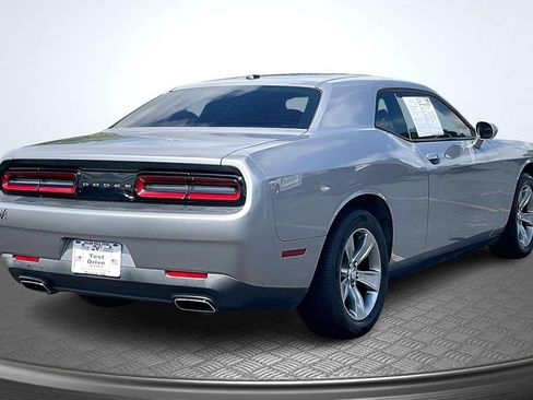 Used 2015 Dodge Challenger SXT RWD image 7